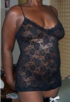 Mature woman that is willing to tend to your desires, 48