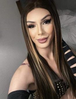 Latina Badieee hosting Stockton CA Visiting Si hablo español, 21