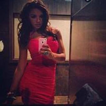 HOT and VIBRENT SeXy Brunette Awaits you!! StuNNing!!